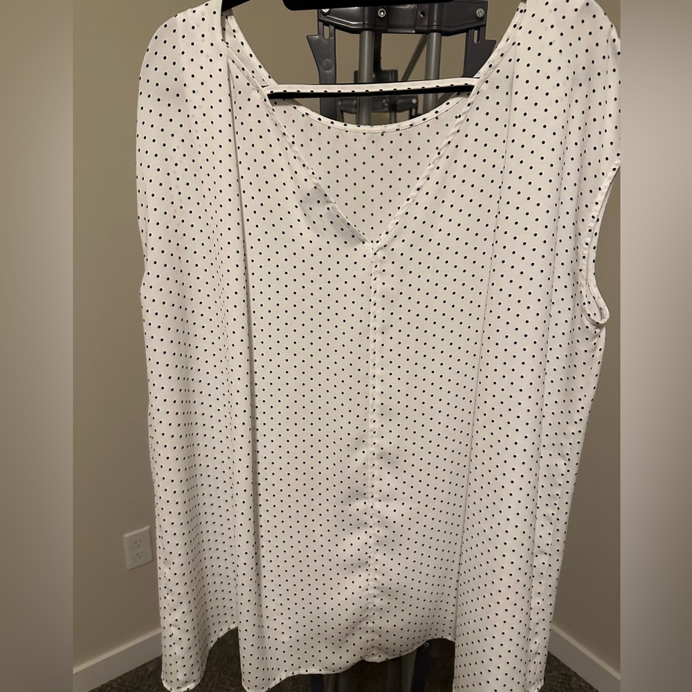 Plus size blouse - Picture 2 of 5